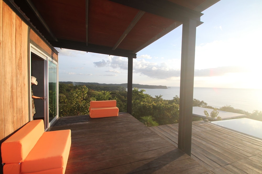 Double Room, 1 King Bed, Ocean View photo 3