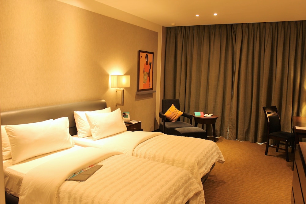 Deluxe Room, 2 Twin Beds, City View - Photo 4