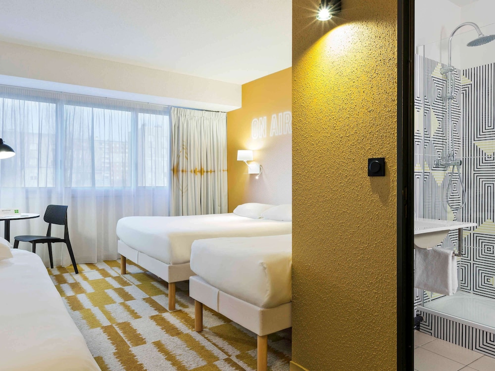 Standard Room, 3 Twin Beds - Photo 1