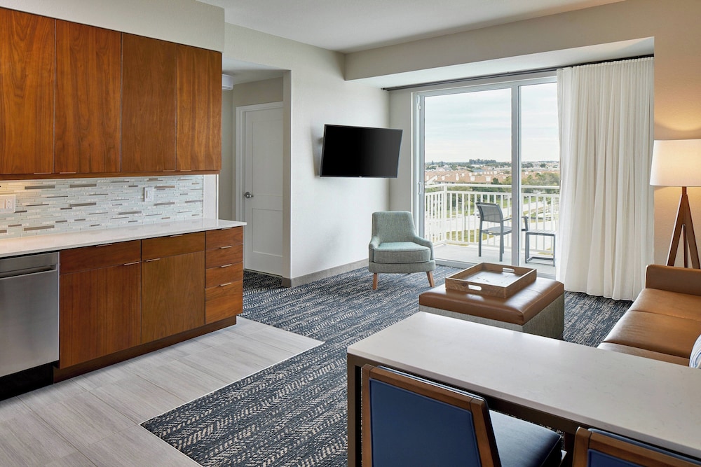 Suite, 1 Bedroom - Photo 1