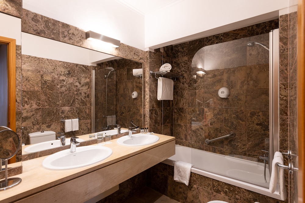 Classic Double or Twin Room (with Extra Bed, 01 Child) - Photo 3