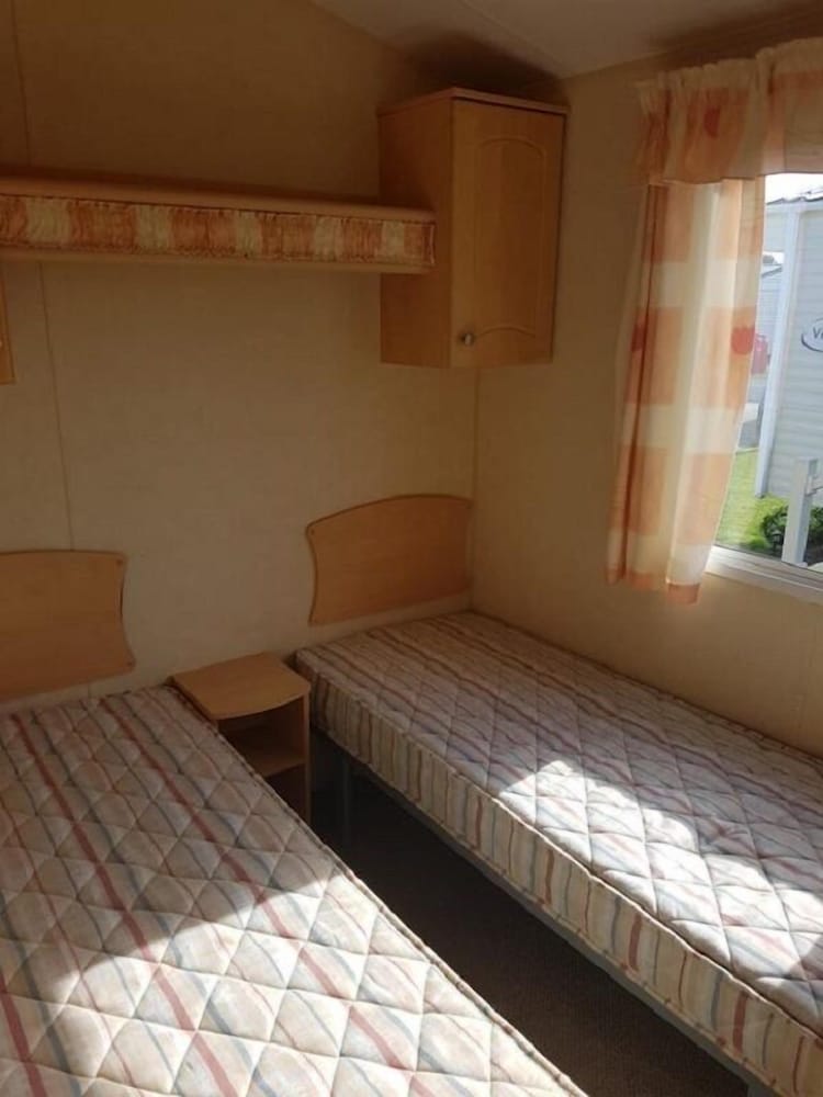 Mobile Home (93)