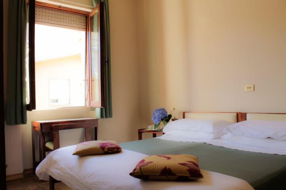 Standard Double Room - Photo 1