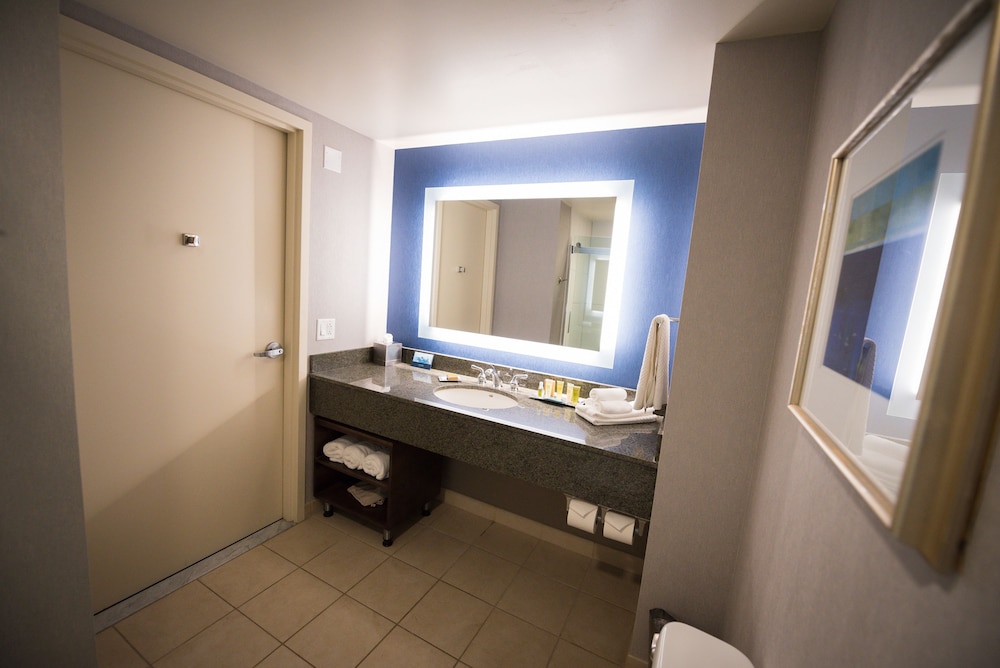 Room, 2 Queen Beds, Accessible (3x3 Shower)