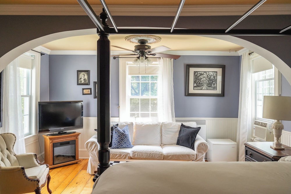 Room (Lady Banting) photo 2