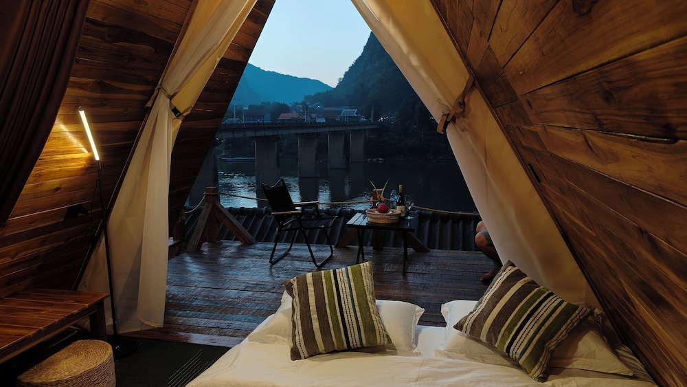 Classic Chalet, Balcony, River View photo 3