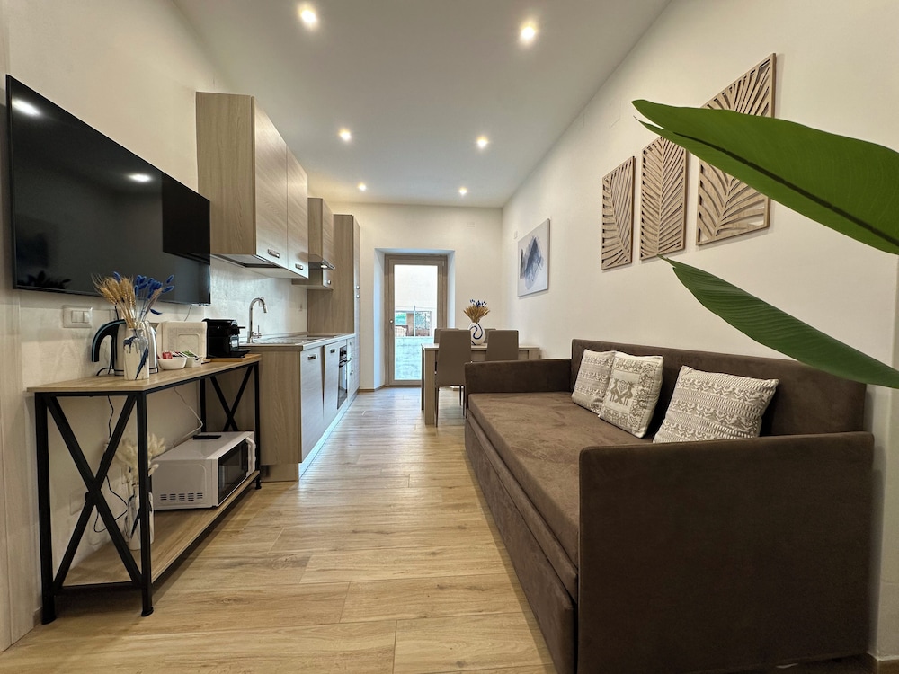 Signature Apartment, Patio, Courtyard View