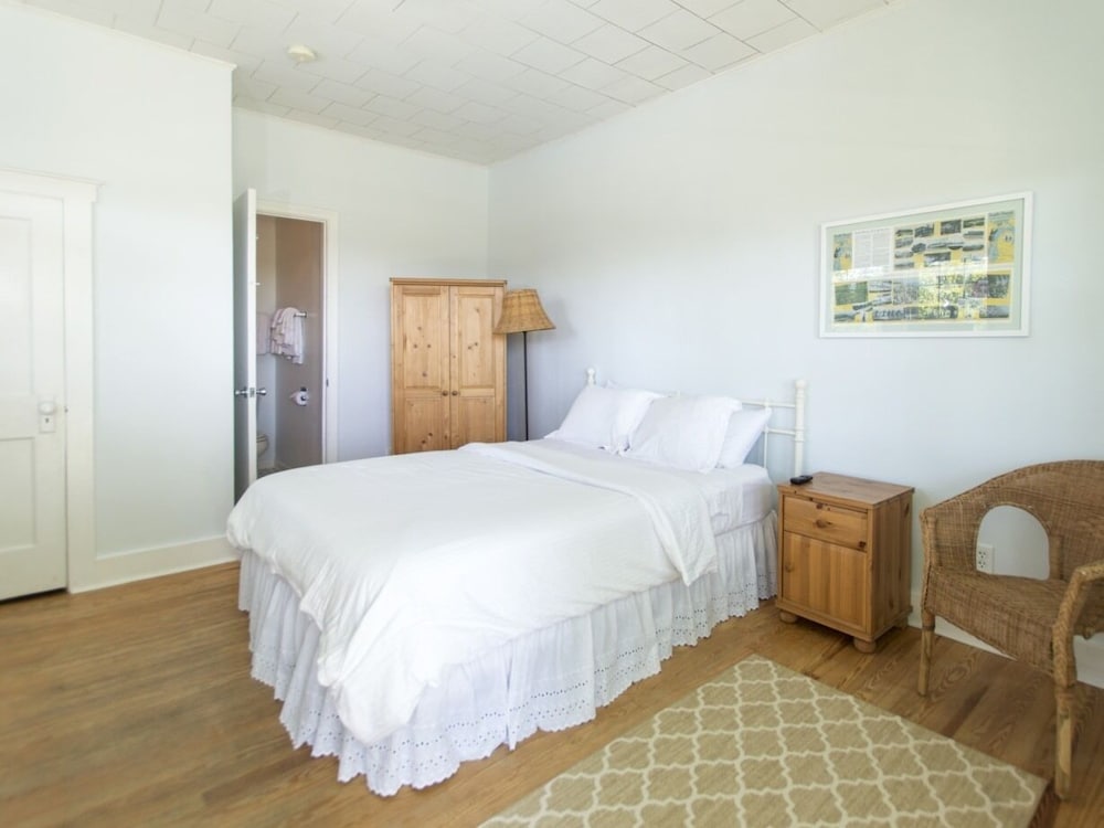 Superior Single Room, Private Bathroom, Pool View (Beach House 1st Floor) photo 1