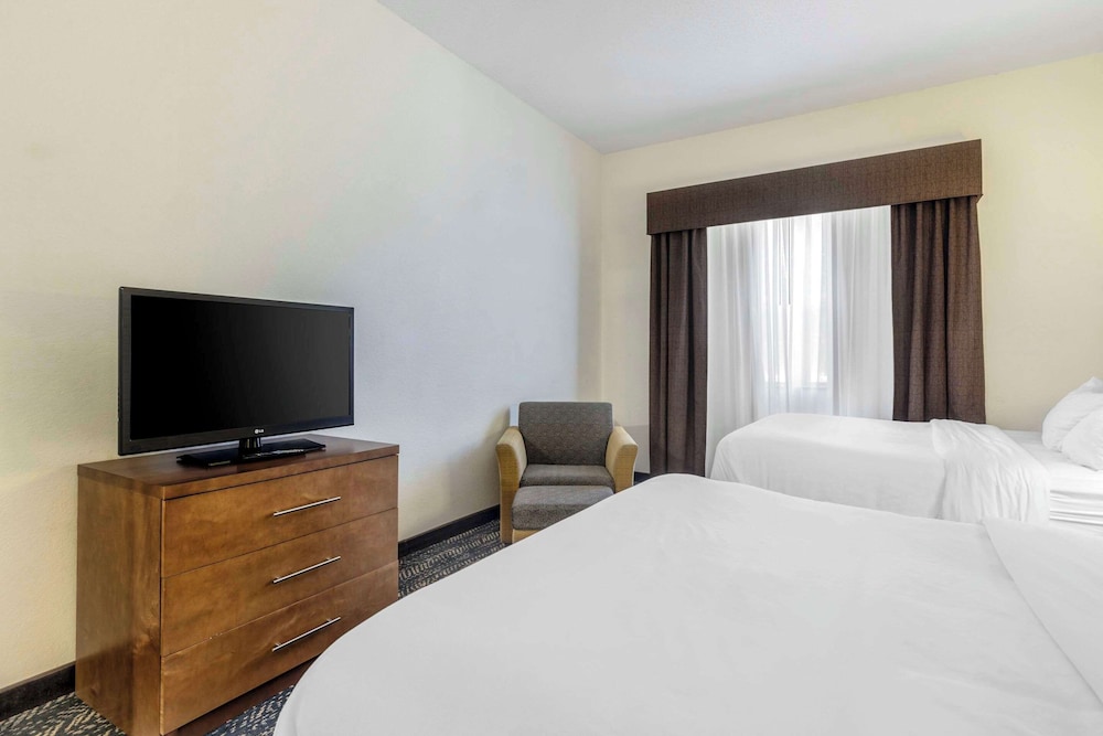 Standard Room, 2 Queen Beds - Photo 4