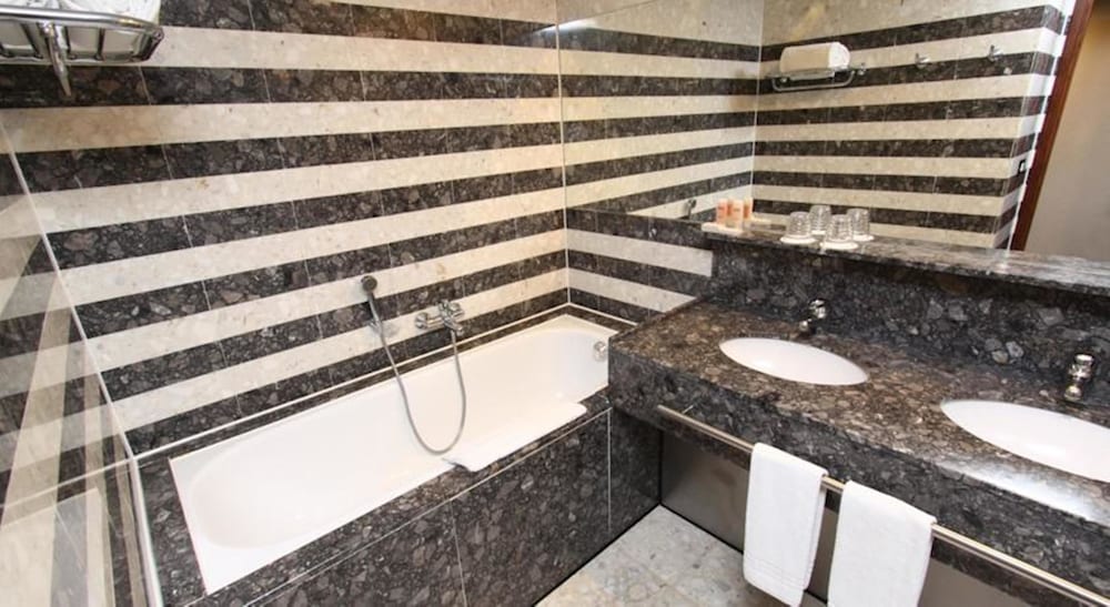 Suite, 1 King Bed