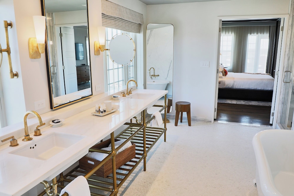 Penthouse, 1 King Bed with Sofa bed