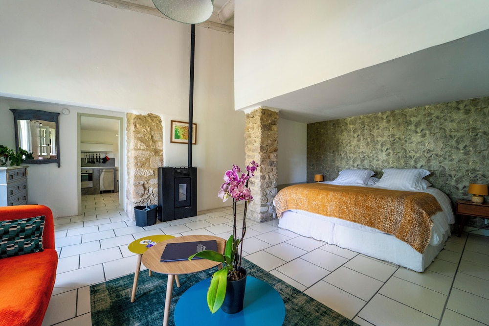 Comfort Apartment, 1 King Bed, Patio, Pool View photo 1