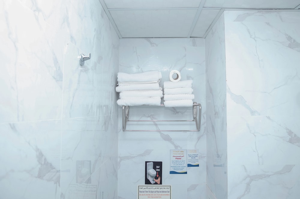 Twin Room - Photo 9