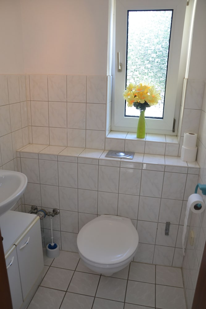 Twin Room, Shared Bathroom - Photo 5