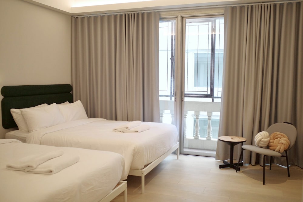 Design Quadruple Room, 2 Queen Beds, Balcony photo 3