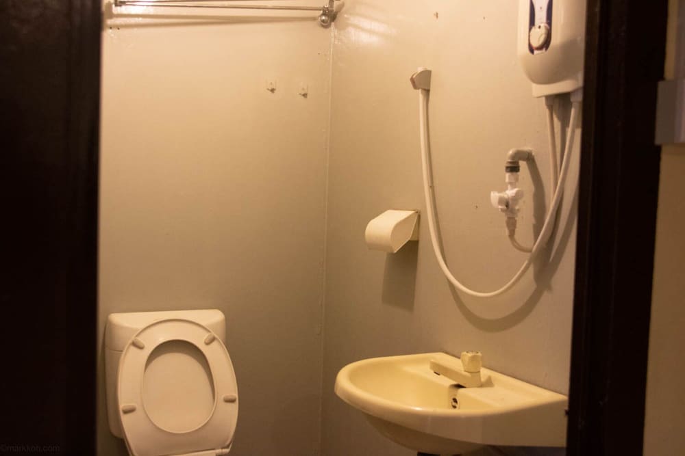 Economy Triple Room photo 2