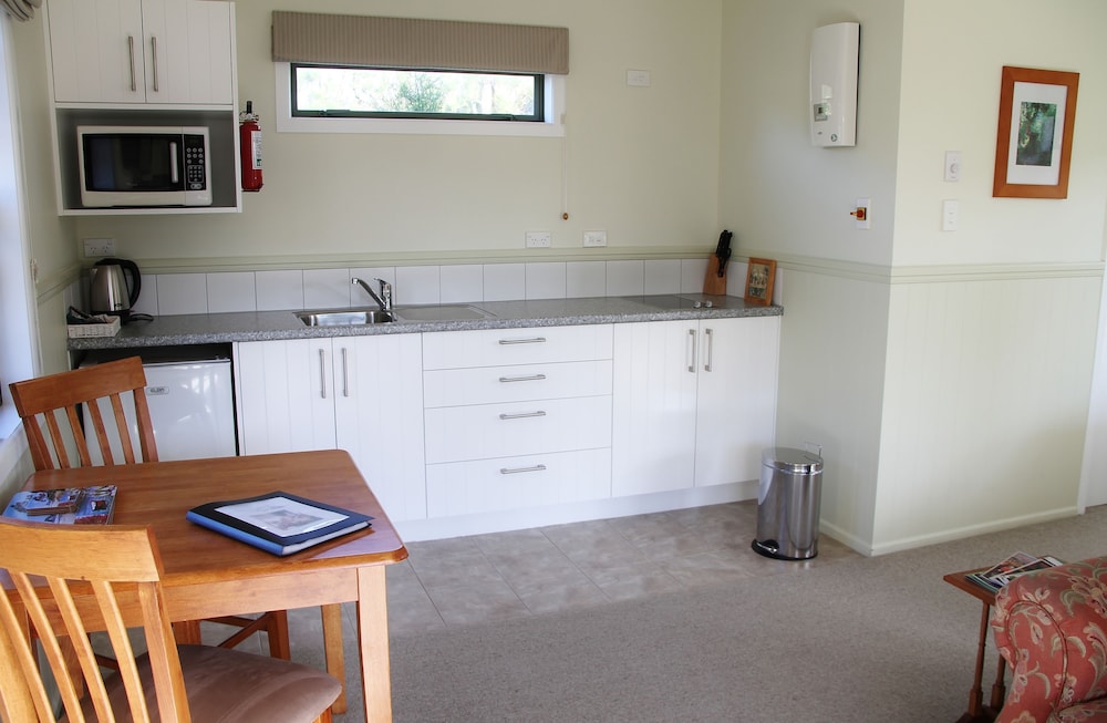 Standard Suite, 1 Bedroom, Non Smoking, Kitchenette (Fantail) photo 2