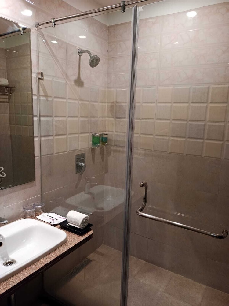 Deluxe Double or Twin Room - Photo 23