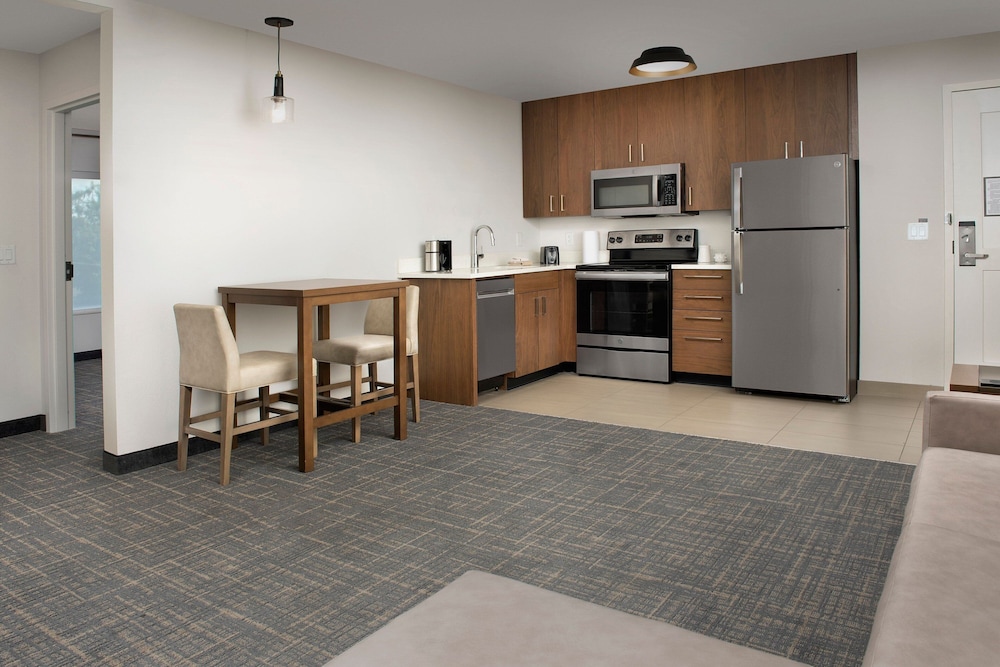 Suite, 1 Bedroom - Photo 4