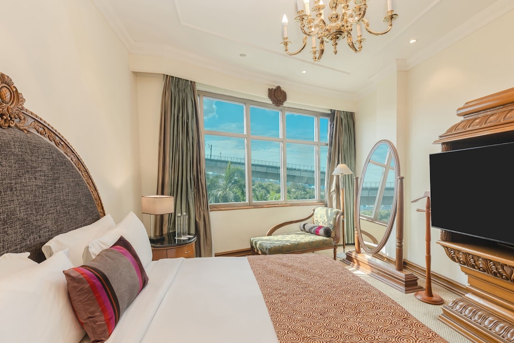 Royal Room, 1 King Bed (Royal Suite, 1 King Bed)