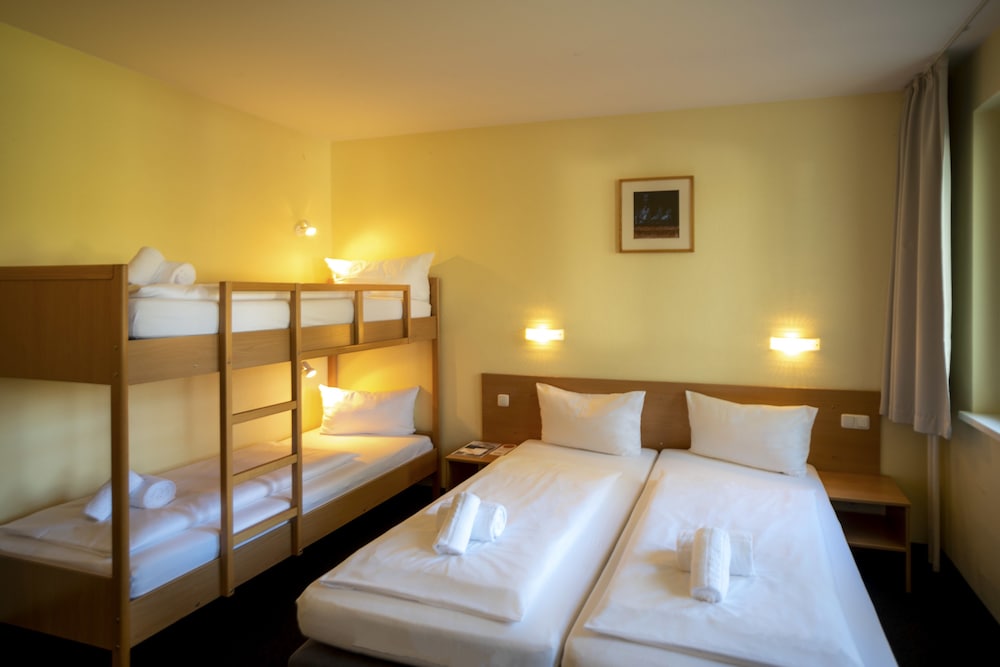 Quadruple Room - Photo 12