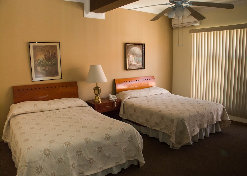 Family Suite (Master, 4 Double Beds) photo 1