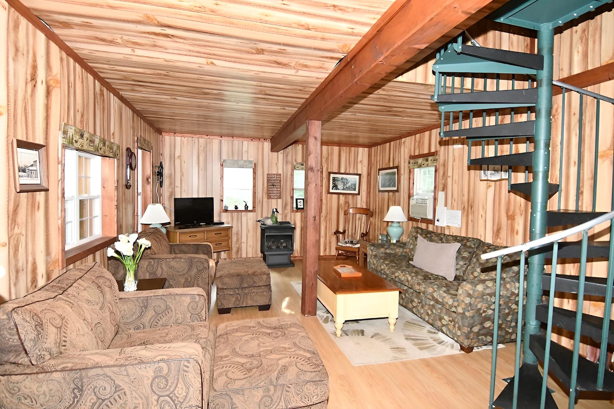 House, Multiple Beds (Mishka (Bear Cub Retreat)at Sleepy Cr)