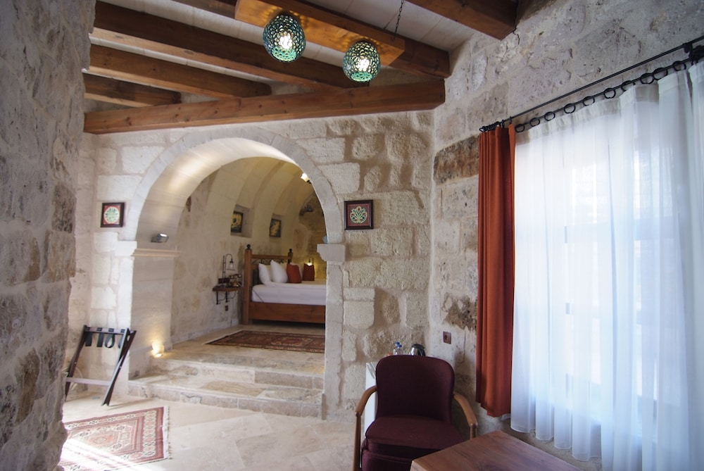 Grand Room, Non Smoking, Mountain View - Photo 1
