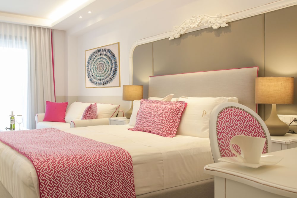 Junior Suite with Private Pool photo 2
