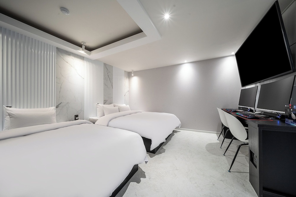Family Triple Room, City View photo 1