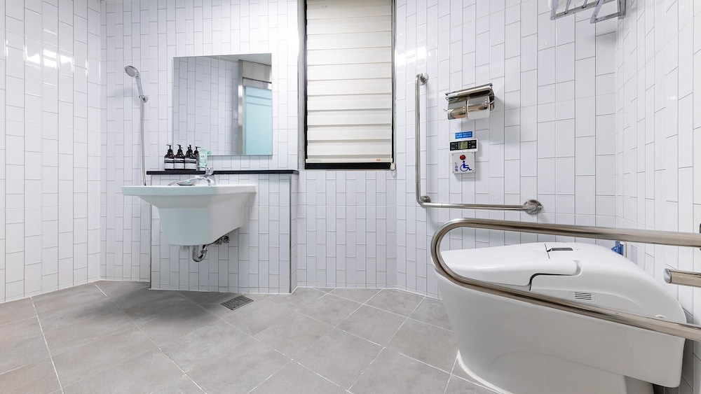 Basic Room, 1 Bedroom (101) - Photo 8