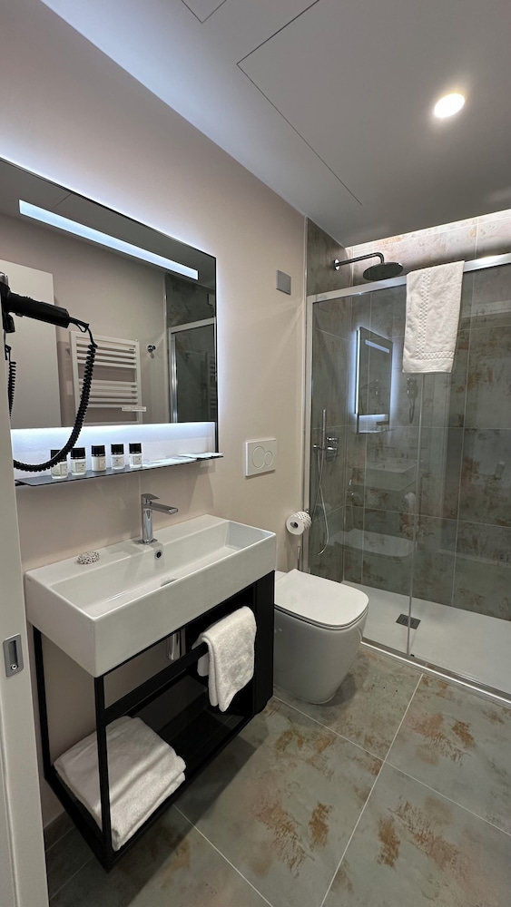 Deluxe Double or Twin Room photo 3