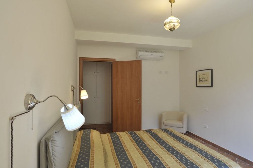 Basic Apartment, Balcony photo 3