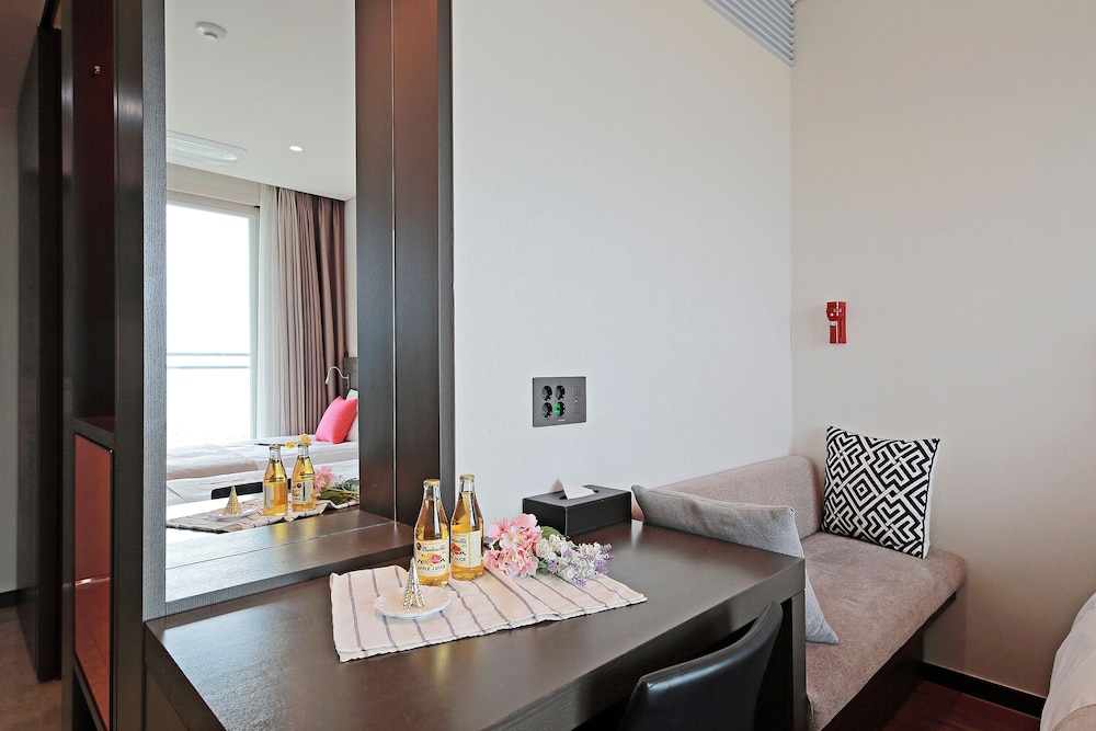 Premier Twin Pet Room, Park Ocean View/Terrace (Pet Room, Dog Only) - Photo 8
