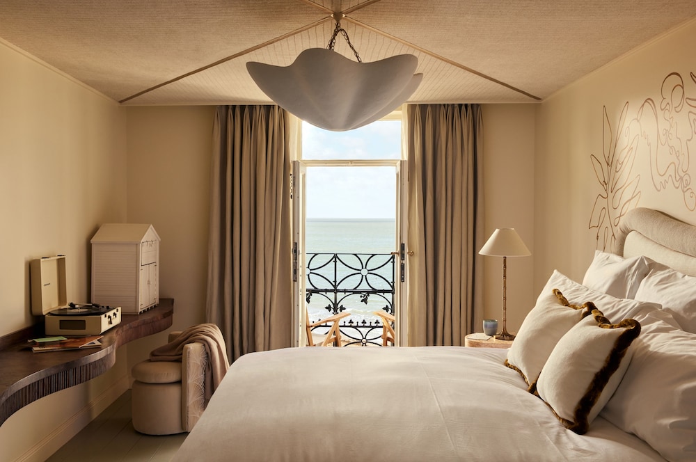 Large Guest Room with Sea View & Balcony photo 2