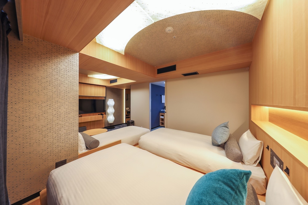 Deluxe Twin with 1 Extra Sofa Bed, Non Smoking photo 1