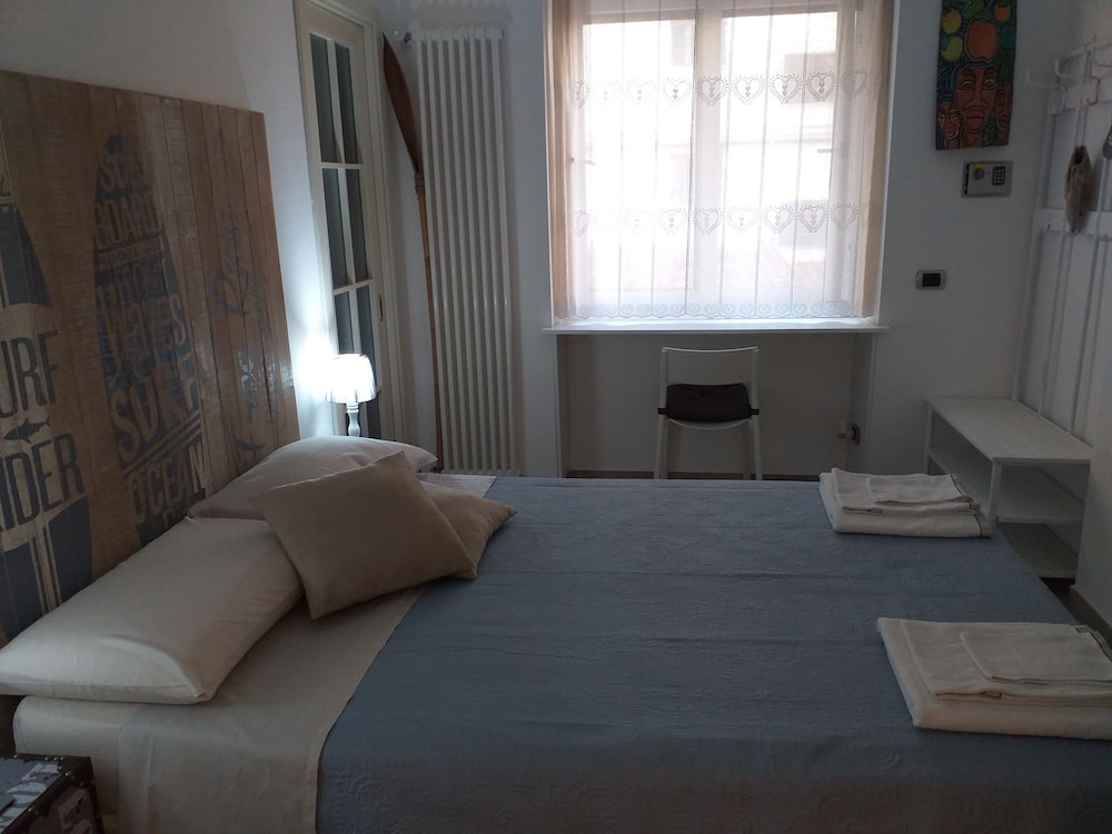 Business Double Room, 1 Queen Bed (Camera 1)