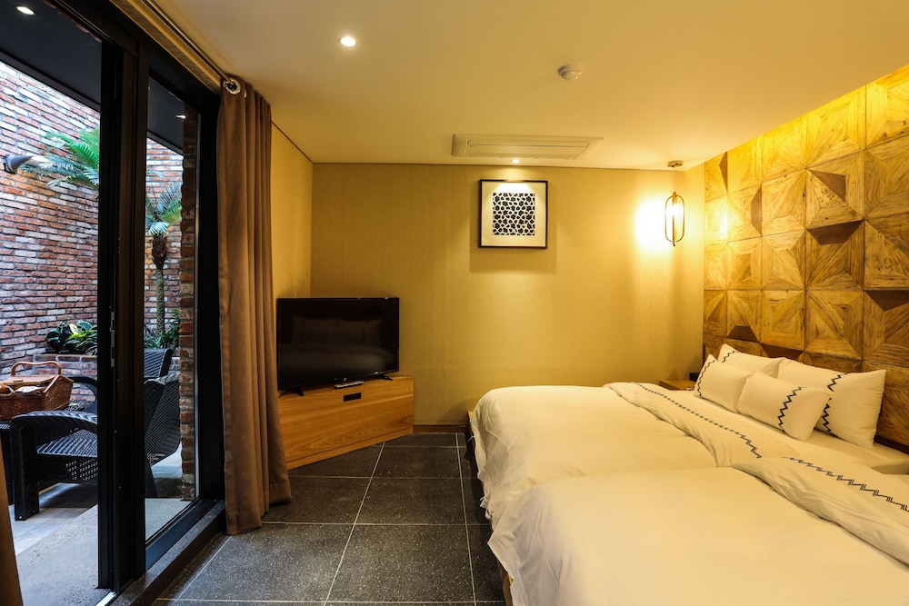 Terrace Garden Suite photo 1
