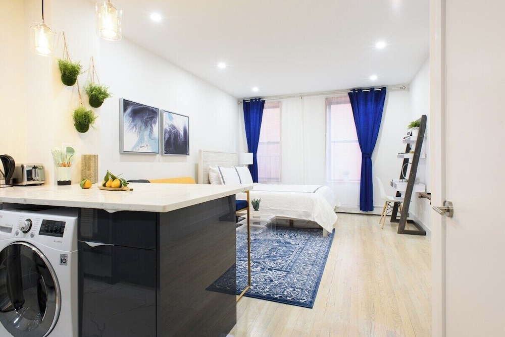 Studio, 1 Queen Bed, Non Smoking, Private Bathroom photo 1