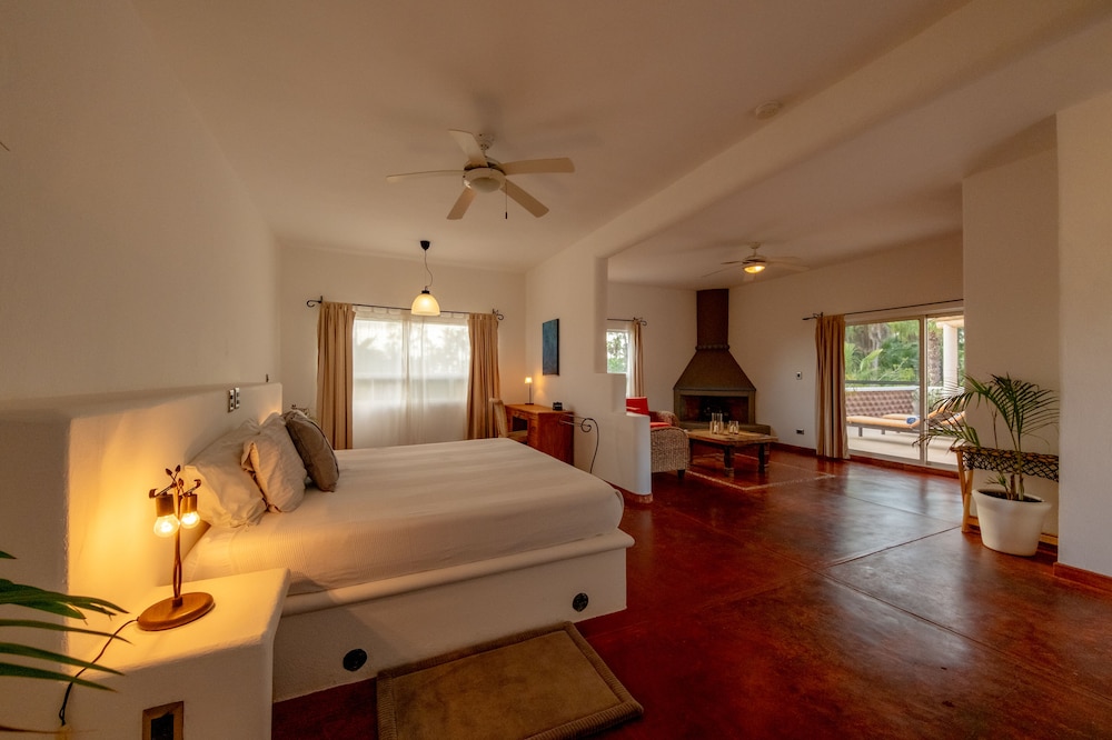 Deluxe King Suite
