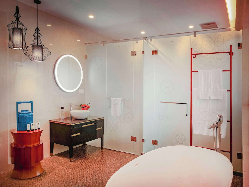 Junior Suite, 1 King Bed, Lake View