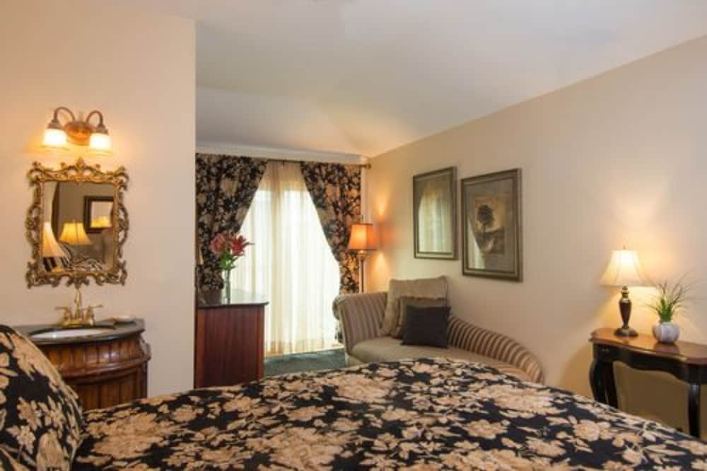 Room, Private Bathroom (Franconia Falls) (Only Kids Ages 12+ and only service animals Allowed)