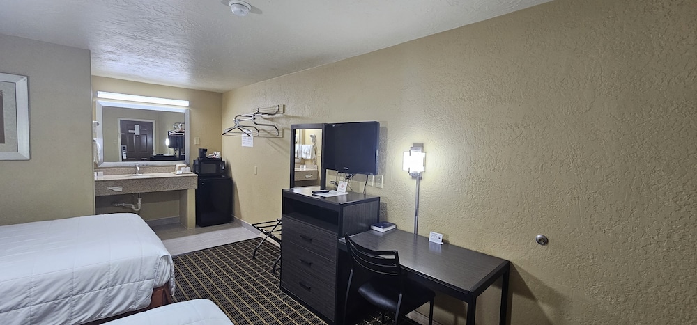 Standard Room, 2 Double Beds, Smoking photo 2