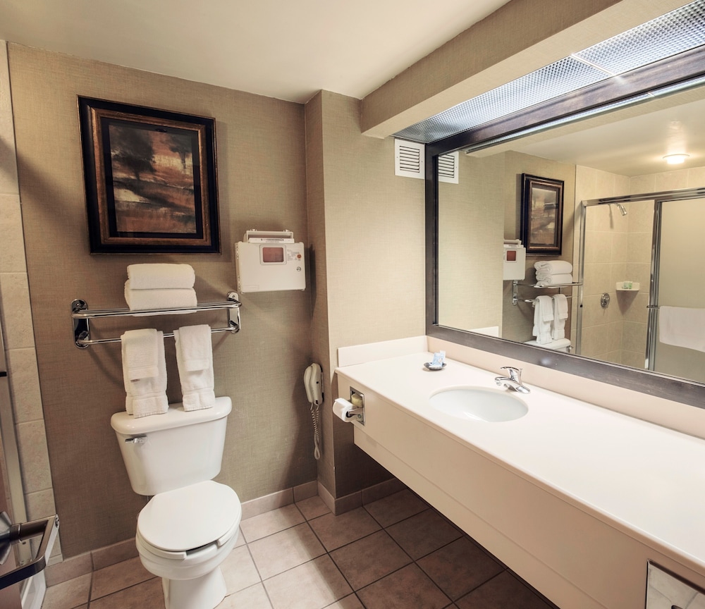 Deluxe Room with Two Queen Beds and a Casino View photo 3