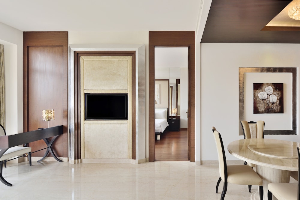 Suite, 1 King Bed