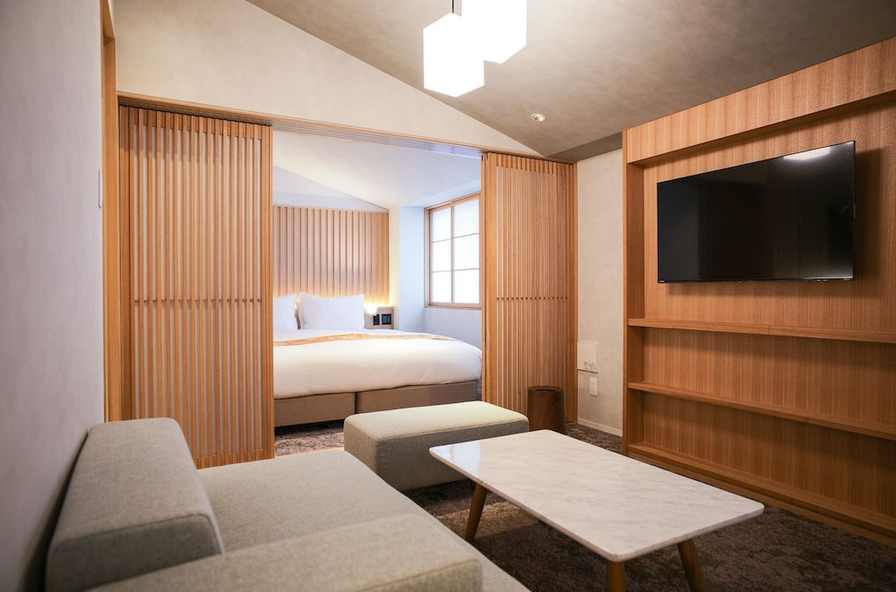 Premium Double or Twin Room - Photo 17