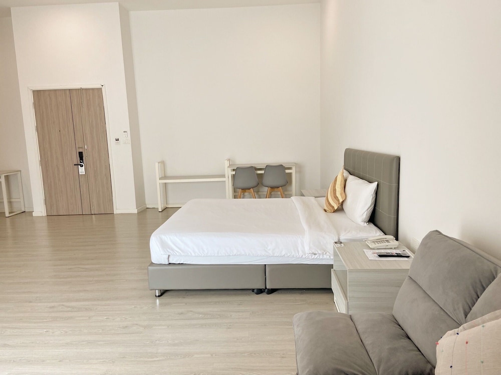 Junior Suite, 1 King Bed, Non Smoking, City View