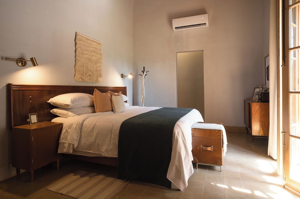 Junior Suite, 1 King Bed (Balcony or Terrace)