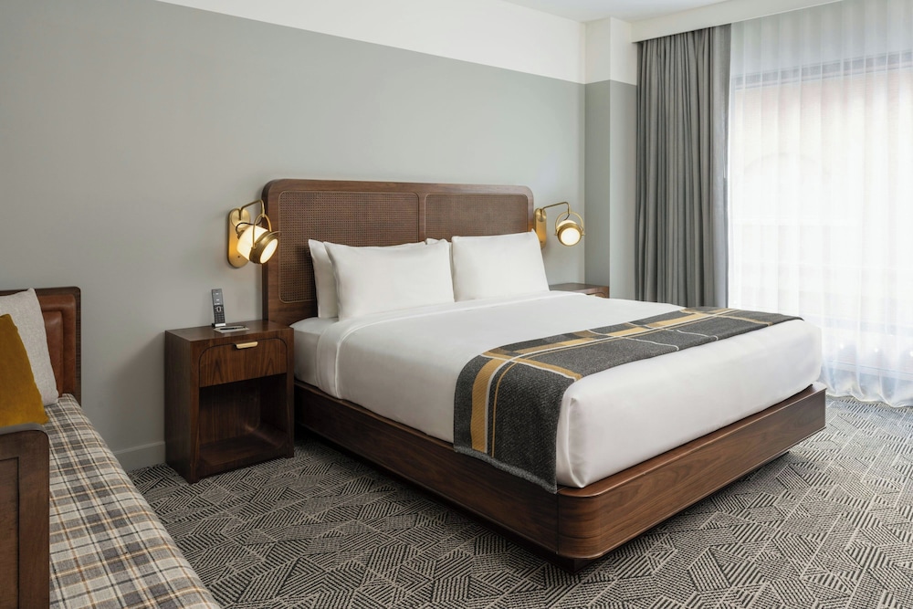 Premium Room, 1 King Bed, Tower (Hearing Accessible)
