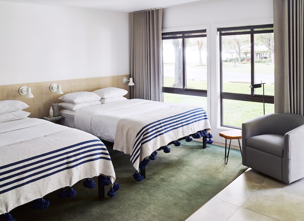Standard Room, 2 Queen Beds, Lake View (Newly Renovated) photo 3